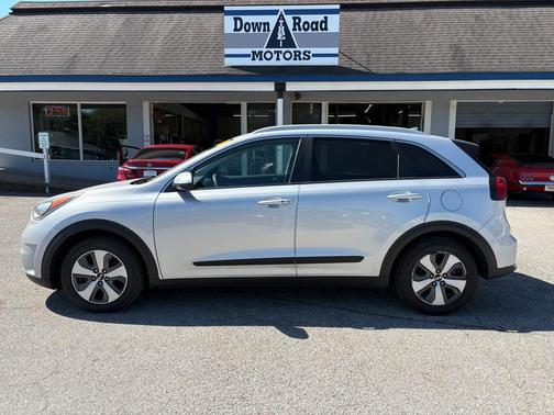 Silky Silver 2018 Kia Niro LX