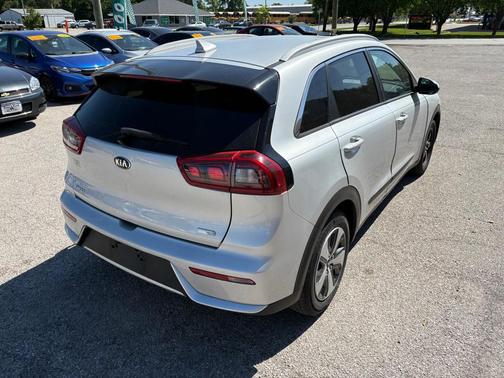 Silky Silver 2018 Kia Niro LX