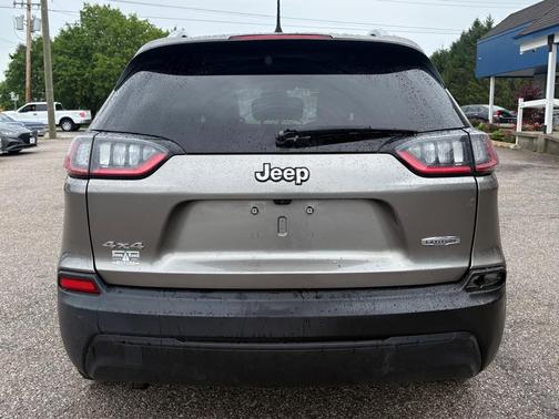 Light Brownstone Pearlcoat 2019 Jeep Cherokee Latitude