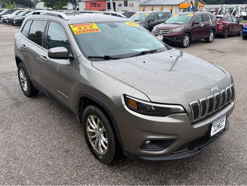 Light Brownstone Pearlcoat 2019 Jeep Cherokee Latitude
