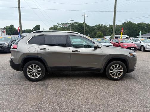 Light Brownstone Pearlcoat 2019 Jeep Cherokee Latitude
