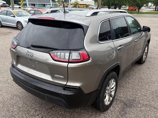 Light Brownstone Pearlcoat 2019 Jeep Cherokee Latitude