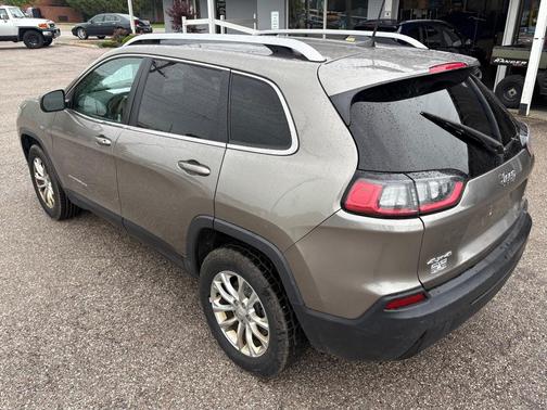 Light Brownstone Pearlcoat 2019 Jeep Cherokee Latitude