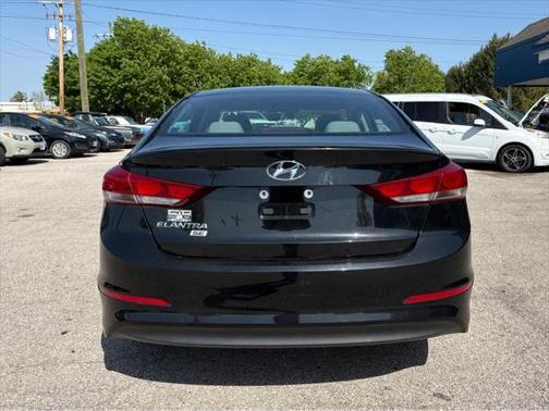 2018 Hyundai ELANTRA SE