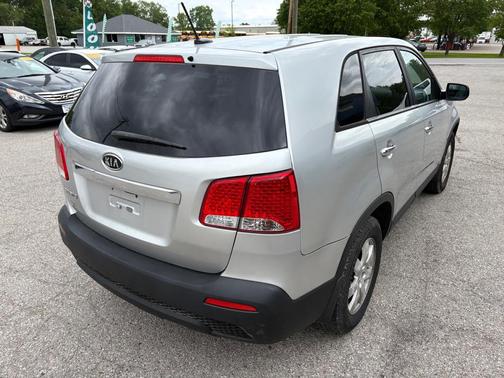 Bright Silver 2011 Kia Sorento Base