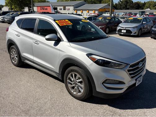 2017 Hyundai TUCSON SE