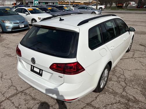 2016 Volkswagen Golf SportWagen TSI S 4-Door