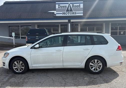 2016 Volkswagen Golf SportWagen TSI S 4-Door