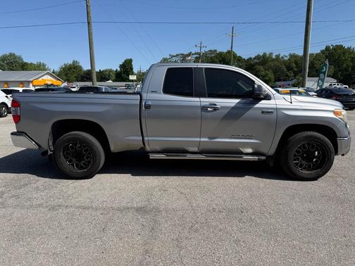 SILVER 2016 Toyota Tundra SR
