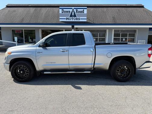 SILVER 2016 Toyota Tundra SR