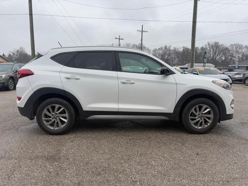 2017 Hyundai TUCSON SE