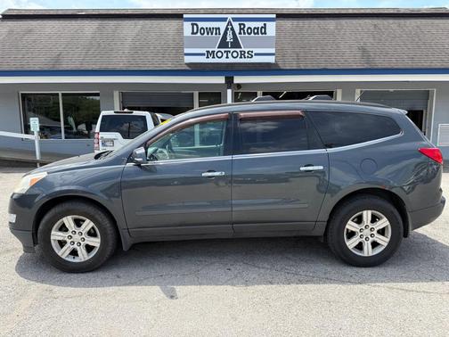 Cyber Gray Metallic 2011 Chevrolet Traverse LT