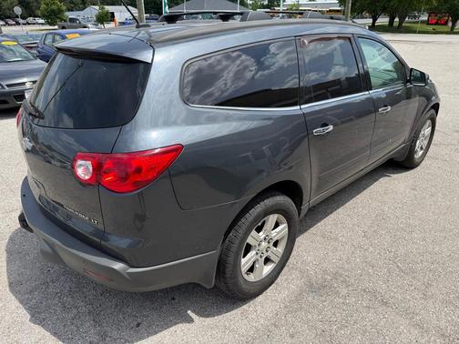 Cyber Gray Metallic 2011 Chevrolet Traverse LT