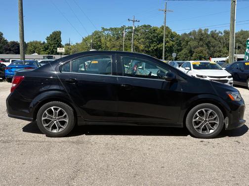 2020 Chevrolet Sonic FWD Sedan LT