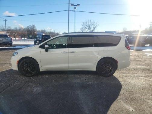 2023 Chrysler Pacifica Touring L AWD