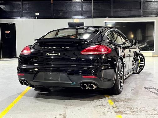 2014 Porsche Panamera 4