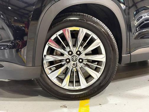 Midnight Black Metallic 2024 Toyota Grand Highlander Platinum