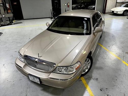 2011 Lincoln Town Car Signature