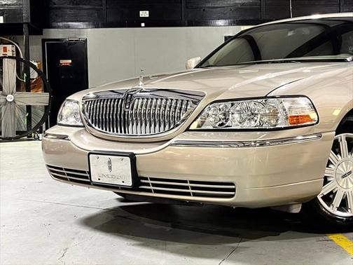 2011 Lincoln Town Car Signature