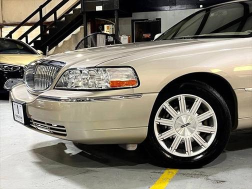 2011 Lincoln Town Car Signature