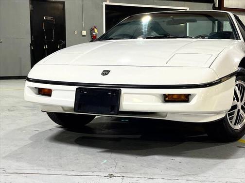 1987 Pontiac Fiero Base 2dr Coupe