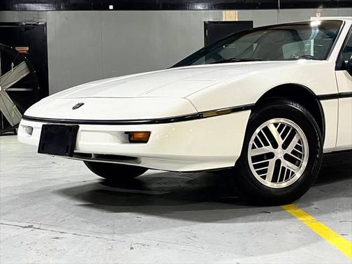 1987 Pontiac Fiero Base 2dr Coupe