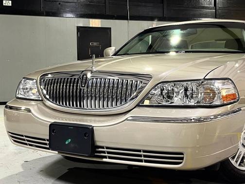 2011 Lincoln Town Car Signature