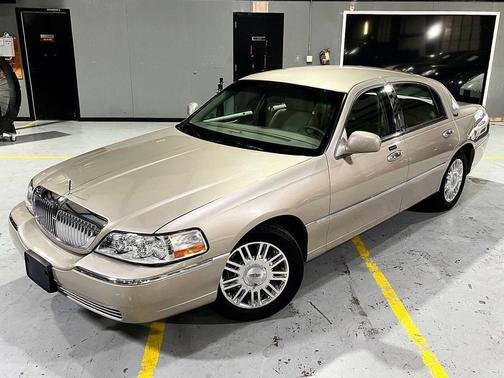 2011 Lincoln Town Car Signature
