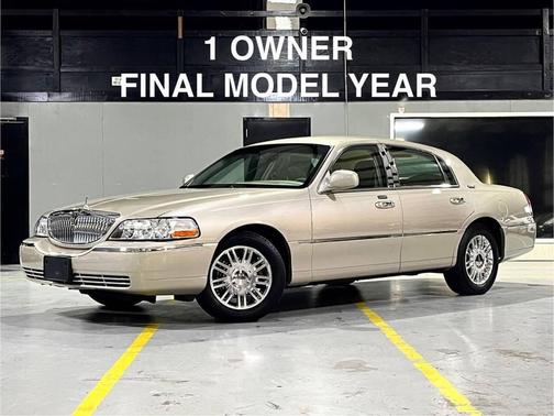 2011 Lincoln Town Car Signature