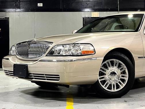 2011 Lincoln Town Car Signature