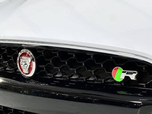 Fuji White 2018 Jaguar F-TYPE R