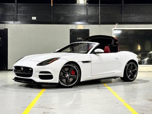 Fuji White 2018 Jaguar F-TYPE R