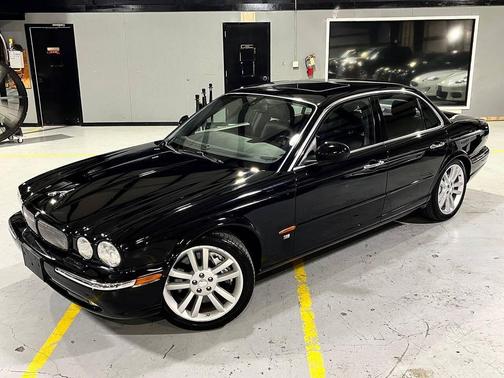 2004 Jaguar XJ Base