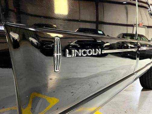 2002 Lincoln Blackwood Base 4dr Crew Cab SB 2WD