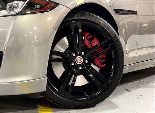 2017 Jaguar XJ XJR