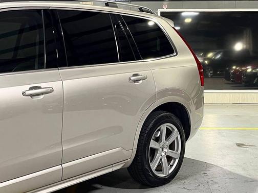 2016 Volvo XC90 Hybrid T8 Momentum