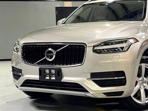 2016 Volvo XC90 Hybrid T8 Momentum