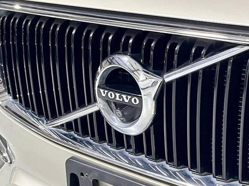 2016 Volvo XC90 Hybrid T8 Momentum