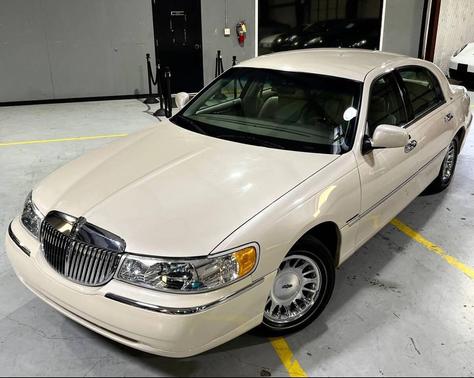 2002 Lincoln Town Car Cartier 4dr Sedan