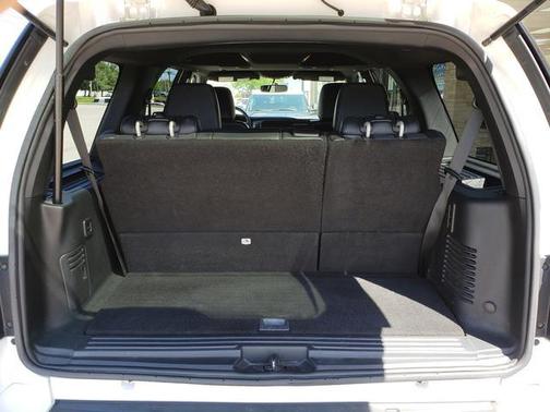 Oxford White 2017 Ford Expedition XLT