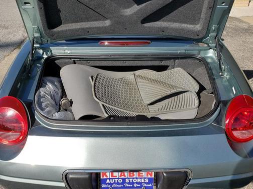 2004 Ford Thunderbird Base