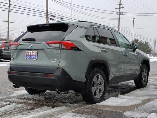 2022 Toyota RAV4 Hybrid XLE