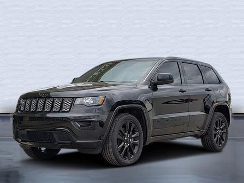 Diamond Black Crystal Pearlcoat 2021 Jeep Grand Cherokee Laredo