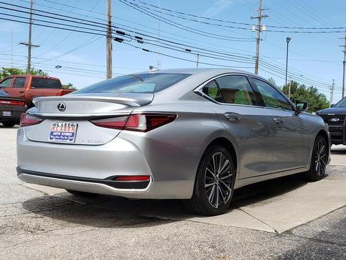 Iridium 2022 Lexus ES 250 Base