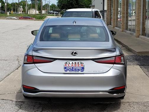 Iridium 2022 Lexus ES 250 Base