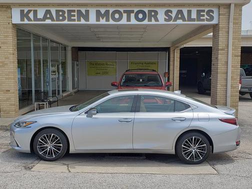 Iridium 2022 Lexus ES 250 Base