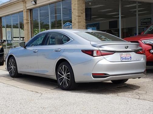 Iridium 2022 Lexus ES 250 Base