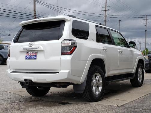Super White 2019 Toyota 4Runner SR5