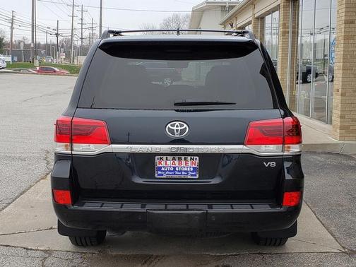 2018 Toyota Land Cruiser Base