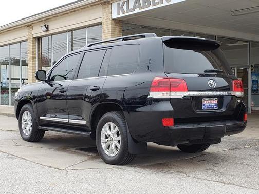 2018 Toyota Land Cruiser Base